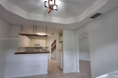 Снять в аренду таунхаус в Майами, Флорида 3 спальни, 120.77м2, № 1998618 - фото 6