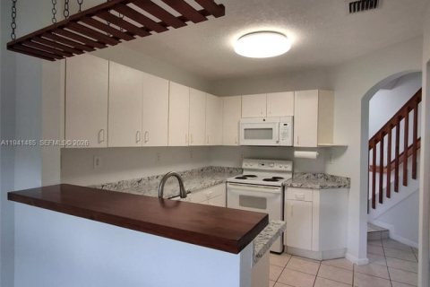 Снять в аренду таунхаус в Майами, Флорида 3 спальни, 120.77м2, № 1998618 - фото 10