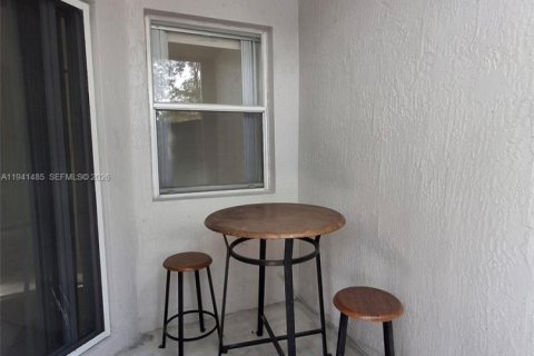 Снять в аренду таунхаус в Майами, Флорида 3 спальни, 120.77м2, № 1998618 - фото 8