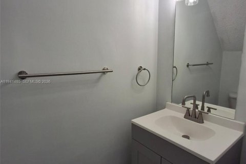 Снять в аренду таунхаус в Майами, Флорида 3 спальни, 120.77м2, № 1998618 - фото 5