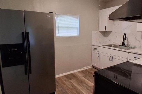 Immobilier commercial à vendre à Tampa, Floride: 4 chambres, 157.75 m2 № 2345389 - photo 13