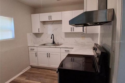Immobilier commercial à vendre à Tampa, Floride: 4 chambres, 157.75 m2 № 2345389 - photo 4