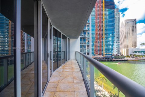 Condo in Miami, Florida, 1 bedroom  № 2081127 - photo 17