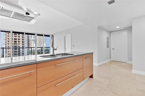 Condo in Miami, Florida, 1 bedroom  № 2081127 - photo 6