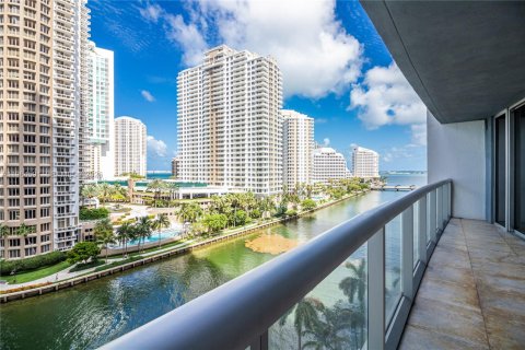 Condo in Miami, Florida, 1 bedroom  № 2081127 - photo 16