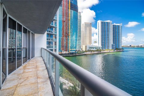 Condo in Miami, Florida, 1 bedroom  № 2081127 - photo 3