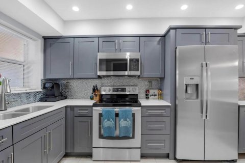 Townhouse in Pompano Beach, Florida 2 bedrooms, 113.53 sq.m. № 2083210