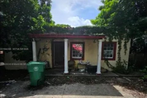 House in Miami, Florida 4 bedrooms, 165.37 sq.m. № 2001558