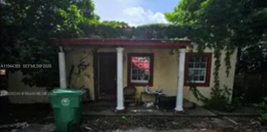 House in Miami, Florida 4 bedrooms, 165.37 sq.m. № 2001558