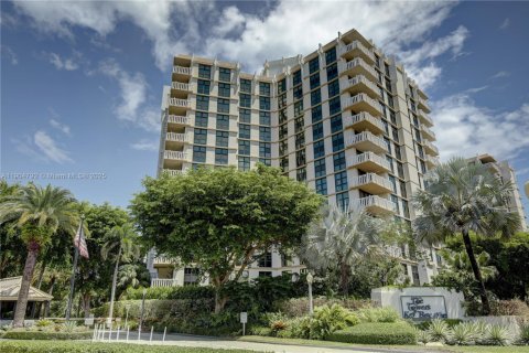 Condo in Key Biscayne, Florida, 3 bedrooms  № 2081922 - photo 1