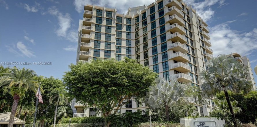 Condo in Key Biscayne, Florida, 3 bedrooms  № 2081922