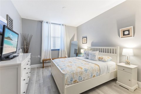 Condo in West Palm Beach, Florida, 2 bedrooms  № 2057451 - photo 11