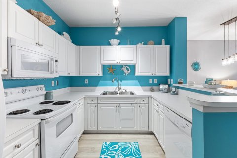 Condo in West Palm Beach, Florida, 2 bedrooms  № 2057451 - photo 8