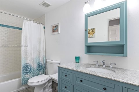 Condo in West Palm Beach, Florida, 2 bedrooms  № 2057451 - photo 12