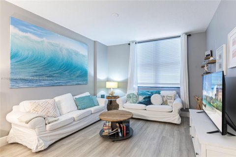 Condo in West Palm Beach, Florida, 2 bedrooms  № 2057451 - photo 13