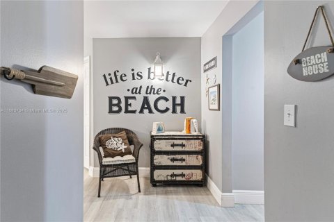 Condo in West Palm Beach, Florida, 2 bedrooms  № 2057451 - photo 6