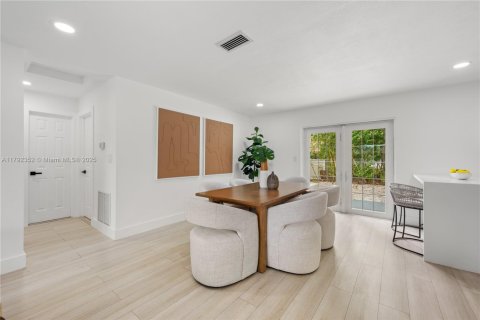 House in Dania Beach, Florida 3 bedrooms, 126.63 sq.m. № 1864258 - photo 10