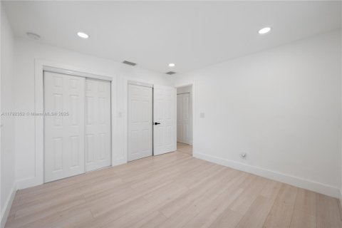 House in Dania Beach, Florida 3 bedrooms, 126.63 sq.m. № 1864258 - photo 18