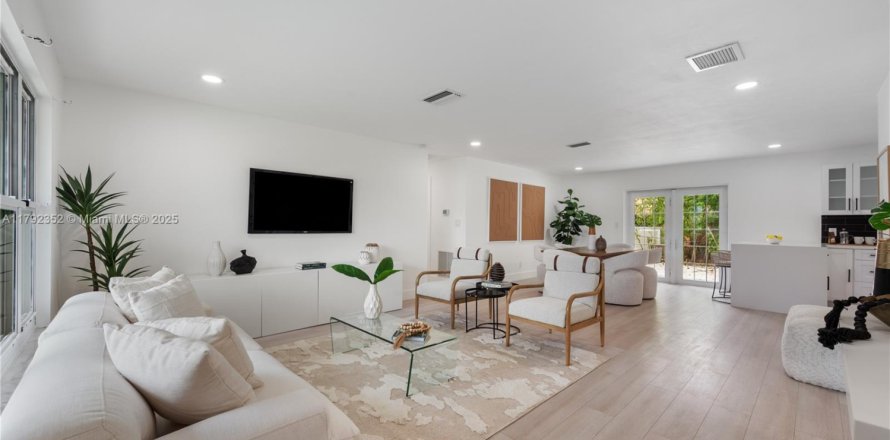 House in Dania Beach, Florida 3 bedrooms, 126.63 sq.m. № 1864258