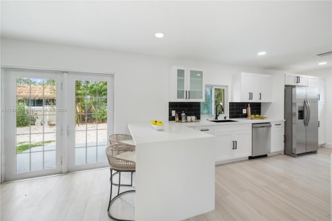 House in Dania Beach, Florida 3 bedrooms, 126.63 sq.m. № 1864258 - photo 5