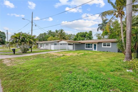 House in Dania Beach, Florida 3 bedrooms, 126.63 sq.m. № 1864258 - photo 24