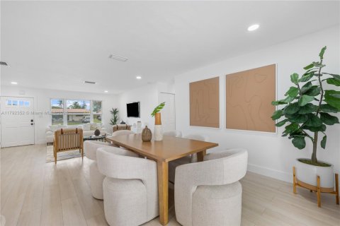 House in Dania Beach, Florida 3 bedrooms, 126.63 sq.m. № 1864258 - photo 11