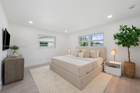 House in Dania Beach, Florida 3 bedrooms, 126.63 sq.m. № 1864258 - photo 12