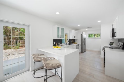 House in Dania Beach, Florida 3 bedrooms, 126.63 sq.m. № 1864258 - photo 7