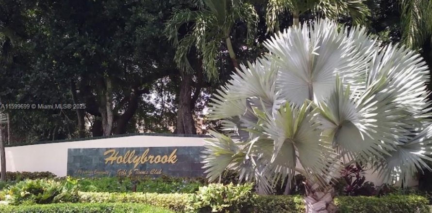 Condo in Pembroke Pines, Florida, 2 bedrooms № 2035229