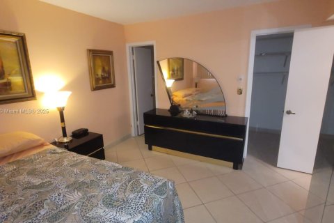 Condo in Pembroke Pines, Florida, 2 bedrooms № 2035229 - photo 8