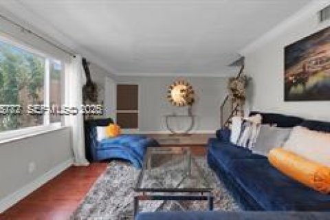 Townhouse in Tamarac, Florida 3 bedrooms, 167.22 sq.m. № 2002831 - photo 6