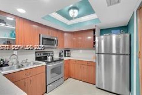 Townhouse in Tamarac, Florida 3 bedrooms, 167.22 sq.m. № 2002831 - photo 10