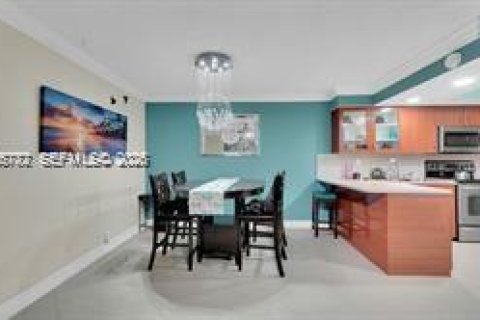 Townhouse in Tamarac, Florida 3 bedrooms, 167.22 sq.m. № 2002831 - photo 9