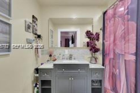 Townhouse in Tamarac, Florida 3 bedrooms, 167.22 sq.m. № 2002831 - photo 13