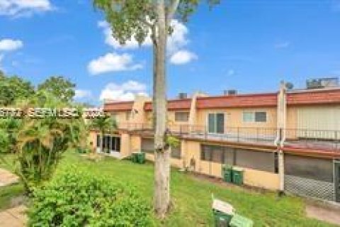 Townhouse in Tamarac, Florida 3 bedrooms, 167.22 sq.m. № 2002831 - photo 19