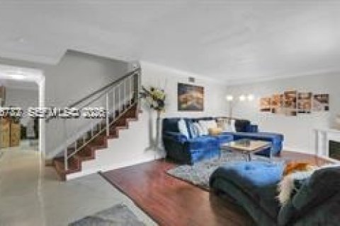 Townhouse in Tamarac, Florida 3 bedrooms, 167.22 sq.m. № 2002831 - photo 5