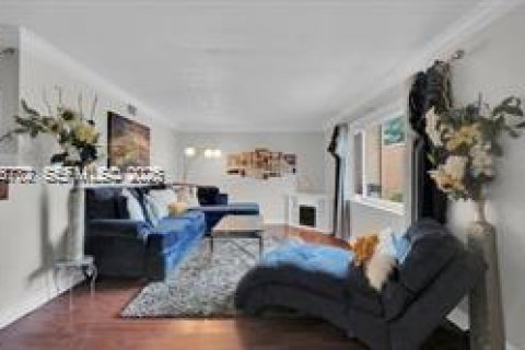 Townhouse in Tamarac, Florida 3 bedrooms, 167.22 sq.m. № 2002831 - photo 4