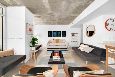 Condo in Miami, Florida, 2 bedrooms  № 2026743 - photo 3