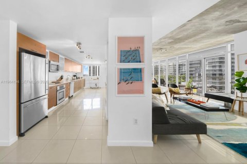 Condo in Miami, Florida, 2 bedrooms  № 2026743 - photo 4