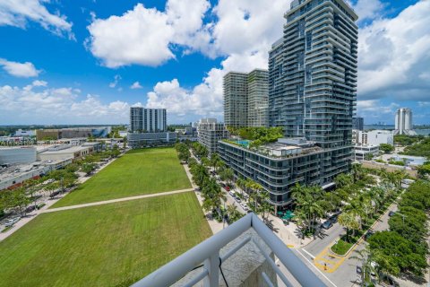 Condo in Miami, Florida, 2 bedrooms  № 2026743