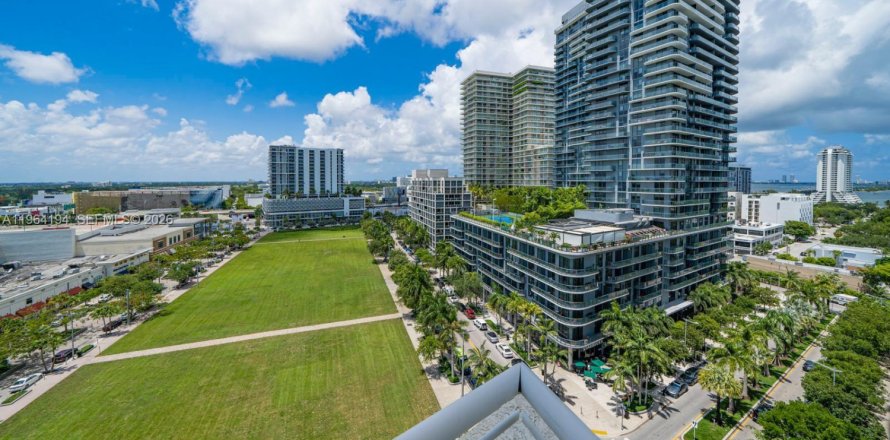 Condo in Miami, Florida, 2 bedrooms  № 2026743