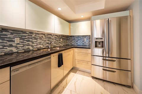 Condo in Fort Lauderdale, Florida, 2 bedrooms  № 2188745 - photo 16