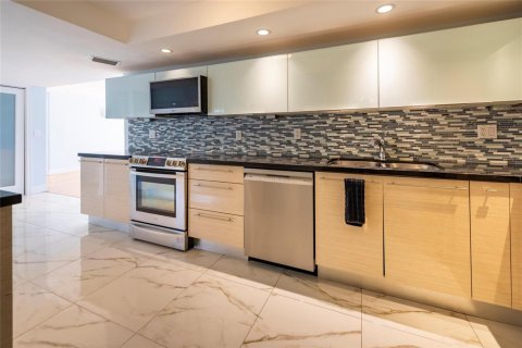 Condo in Fort Lauderdale, Florida, 2 bedrooms  № 2188745 - photo 15