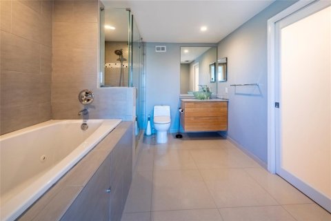 Condo in Fort Lauderdale, Florida, 2 bedrooms  № 2188745 - photo 21