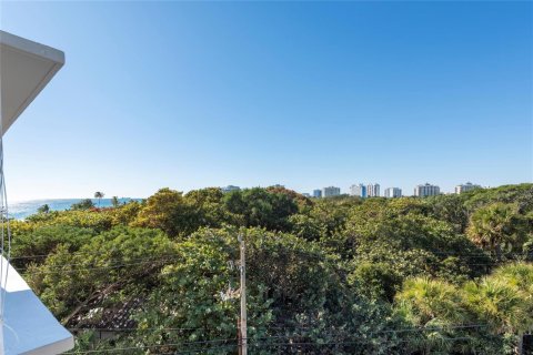 Condo in Fort Lauderdale, Florida, 2 bedrooms  № 2188745 - photo 12