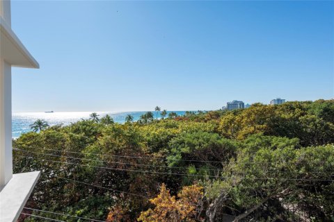Condo in Fort Lauderdale, Florida, 2 bedrooms  № 2188745 - photo 11