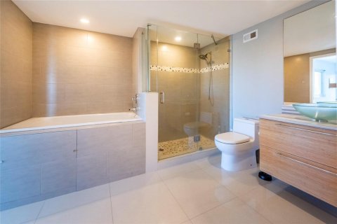 Condo in Fort Lauderdale, Florida, 2 bedrooms  № 2188745 - photo 20