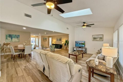 Casa en venta en Spring Hill, Florida, 2 dormitorios, 168.15 m2 № 2148852 - foto 2