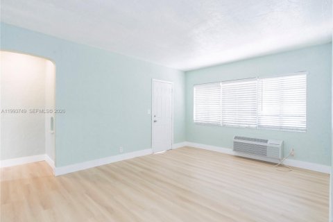 Apartamento en alquiler en Miami Beach, Florida, 1 dormitorio, 69.68 m2 № 2055503 - foto 3