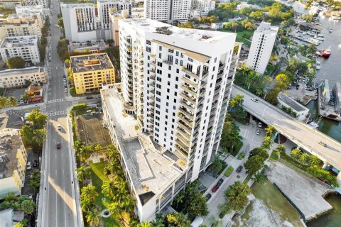 Condo in Miami, Florida, 2 bedrooms № 2054582 - photo 2